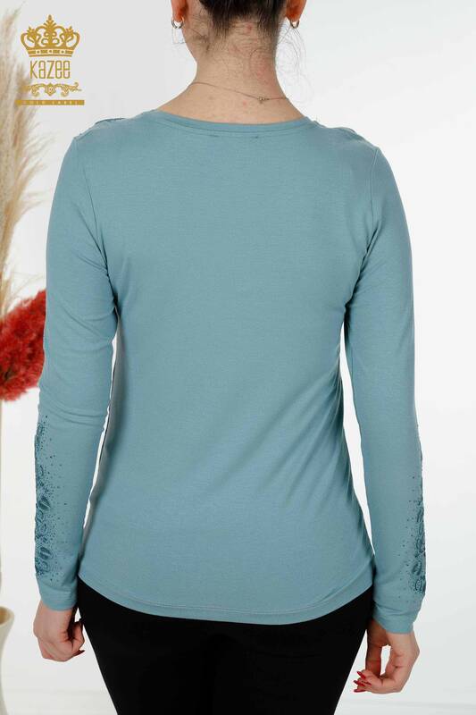 Hurtownia bluzek damskich w kwiatowe wzory niebieska - 79010 | KAZEE