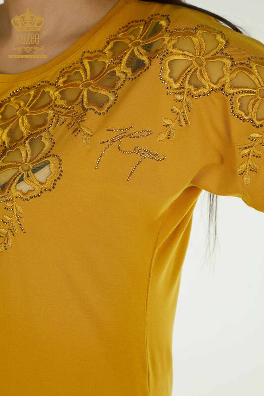 Hurtownia bluzek damskich w kwiatowe wzory szafranowa - 79049 | KAZEE