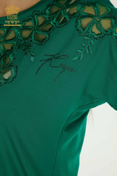 Hurtownia bluzek damskich w kwiatowe wzory w kolorze zielonym - 79049 | KAZEE - Thumbnail