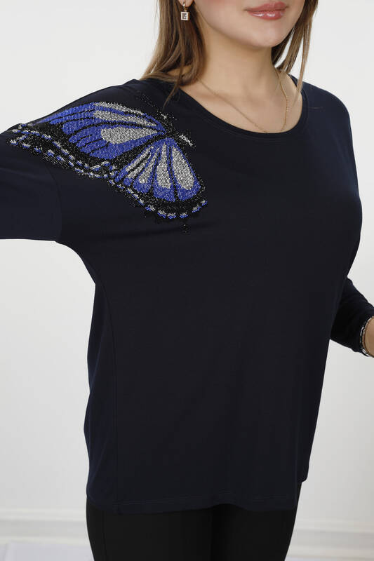 Hurtownia damska bluzki z okrągłym dekoltem i wzorem w motyle - 77971 | kaze
