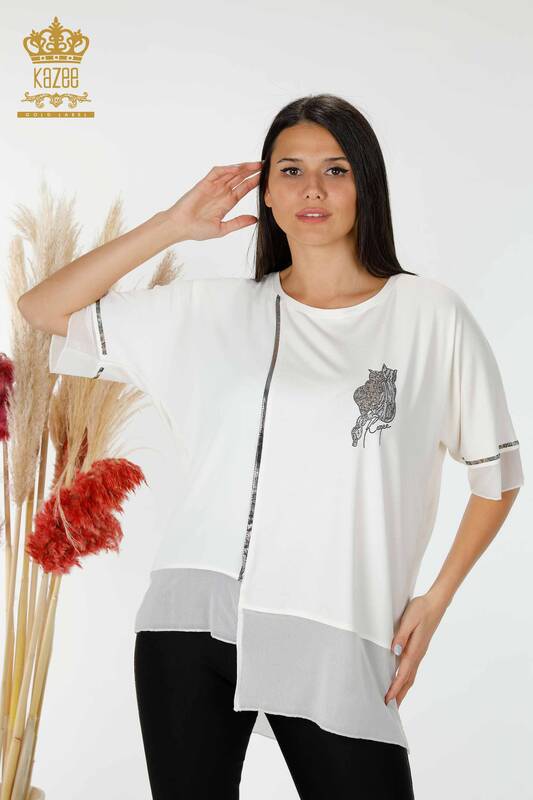 Hurtownia bluzek damskich we wzorzyste tiulowe detale w kolorze ecru - 79027 | KAZEE