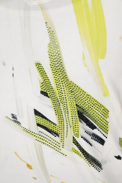 Hurtownia bluzek damskich z nadrukiem cyfrowym i krótkim rękawem z dekoltem w kształcie litery V - 12027 | KAZEE - Thumbnail