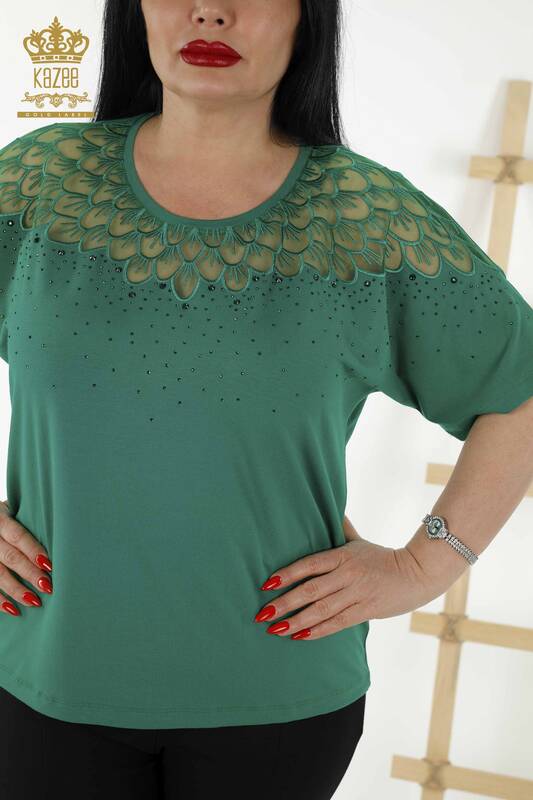 Hurtownia bluzek damskich z kamieniami, haftowanymi wzorami w kolorze zielonym - 79143 | KAZEE