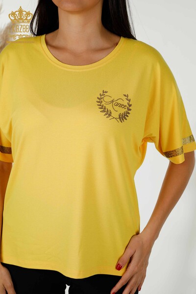 Hurtownia bluzek damskich z krótkim rękawem w kolorze żółtym - 79236 | KAZEE - Thumbnail