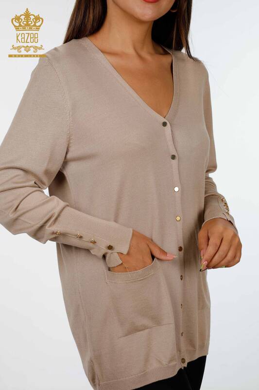 Hurtownia damskiego swetra rozpinanego z dekoltem w kształcie litery V i mankietem z guzikiem szczegółowym - 15945 | KAZEE