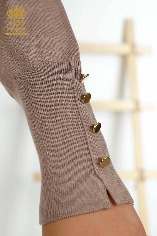 Hurtownia swetrów damskich z dzianiny - Rękawy szczegółowe guziki - norek - 30506 | KAZEE