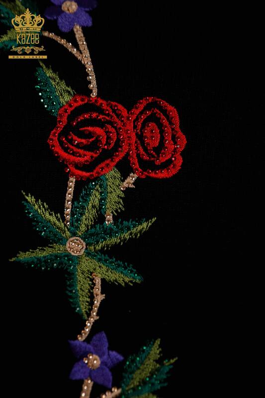 Hurtownia swetrów damskich z dzianiny - Wzór w róże - czarny - 16285 | KAZEE