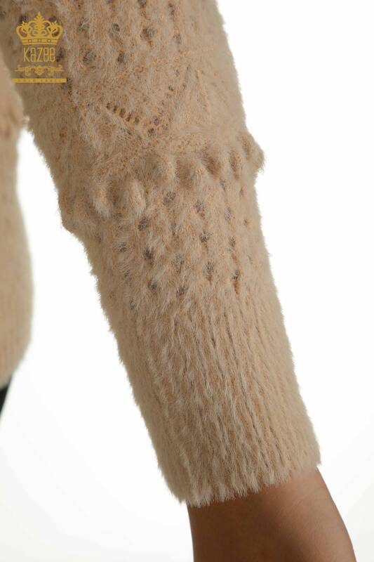 Hurtownia swetrów damskich z dzianiny - Angora - dekolt w kształcie litery V - beżowy - 30697 | KAZEE