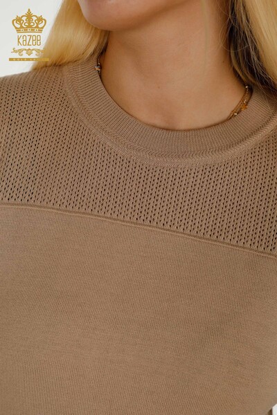 Hurtownia swetrów damskich z dzianiny - Basic - Z Logo - Beżowy - 30258 | KAZEE - Thumbnail