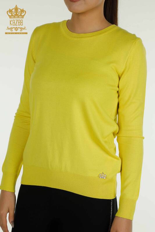 Hurtownia swetrów damskich z dzianiny - Basic - Z Logo - Żółty - 11052 | KAZEE