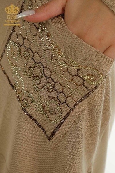 Hurtownia swetrów damskich z dzianiny - haftowany kamieniami - beżowy - 30601 | KAZEE - Thumbnail