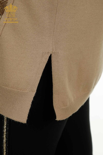 Hurtownia swetrów damskich z dzianiny - kieszeń szczegółowa - beżowa - 30622 | KAZEE - Thumbnail