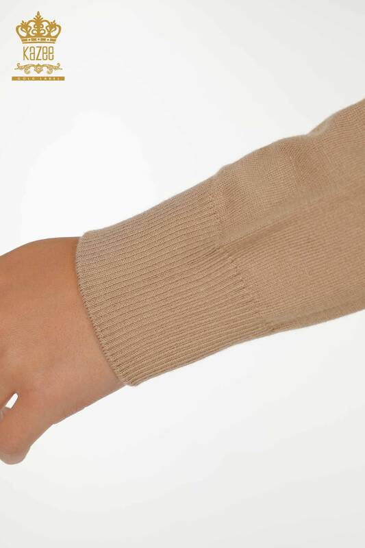 Hurtownia swetrów damskich z dzianiny - Kolorowy haft - Beżowy - 30147 | KAZEE