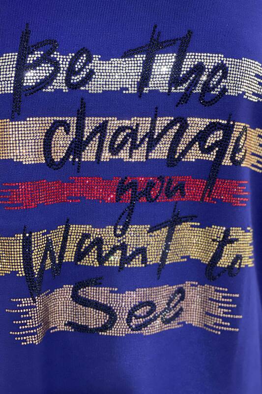 Hurtownia swetrów damskich z dzianiny z haftowanymi literami w kolorowych kamieniach - 16012 | KAZEE