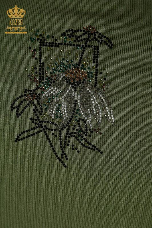 Hurtownia swetrów damskich z dzianiny - Haftowane kwiaty - khaki - 30612 | KAZEE