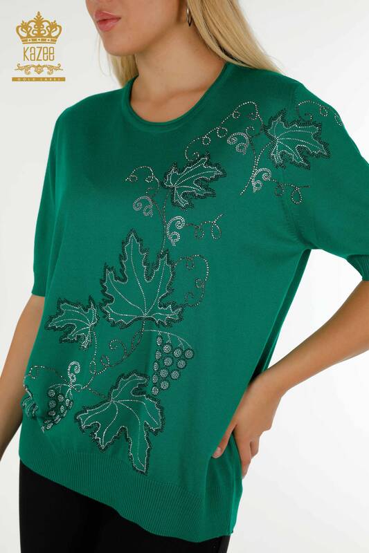 Hurtownia swetrów damskich z dzianiny - Haftowane liście - zielony - 30654 | KAZEE