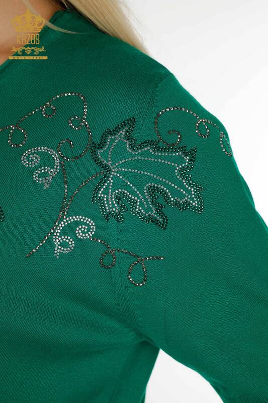 Hurtownia swetrów damskich z dzianiny - Haftowane liście - zielony - 30654 | KAZEE