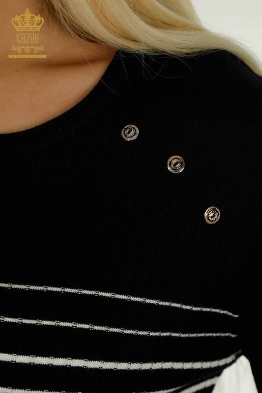 Hurtownia swetrów damskich z dzianiny - Szczegółowe na ramionach - Czarno-ecru - 30079 | KAZEE