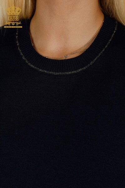 Hurtownia swetra damskiego z dzianiny granatowa z haftem na ramionach - 30498 | KAZEE - Thumbnail