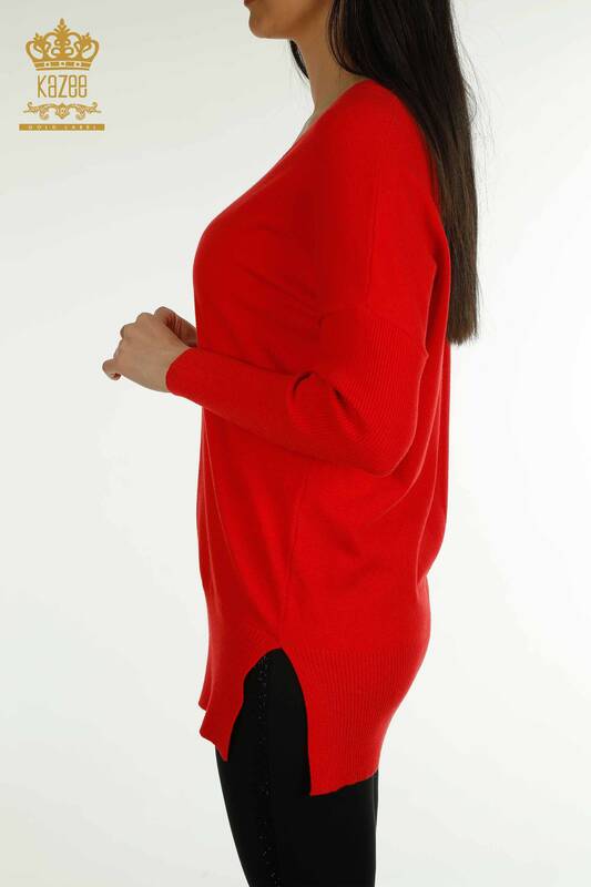 Hurtownia damskiego swetra z dzianiny z rozcięciem w kolorze czerwonym - 30193 | KAZEE