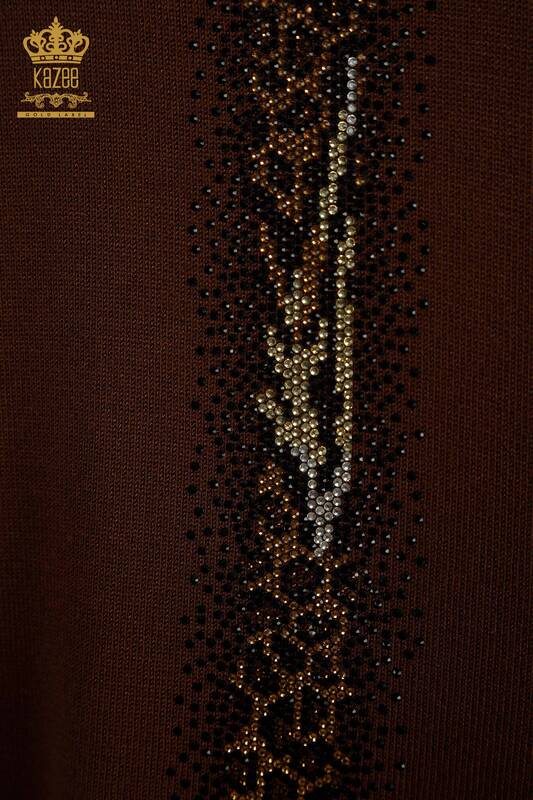 Hurtownia swetrów damskich z dzianiny - W paski haftowane kamieniami - brązowy - 30621 | KAZEE