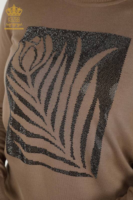 Hurtownia swetra damskiego z dzianiny w różowe wzory z norek - 30448 | KAZEE