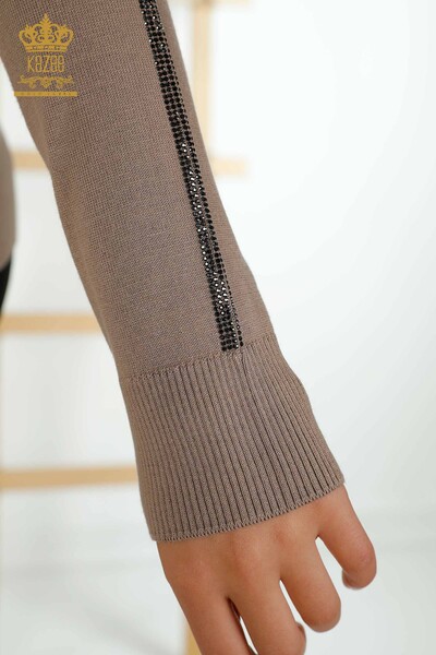 Hurtownia swetra damskiego z dzianiny w różowe wzory z norek - 30448 | KAZEE - Thumbnail