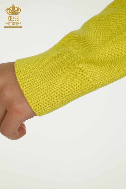 Hurtownia swetrów damskich z dzianiny - Stójka - podstawowy - żółty - 30613 | KAZEE