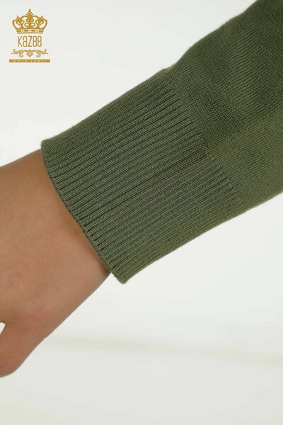 Hurtownia swetrów damskich z dzianiny - Haftowane kwiaty - khaki - 16849 | KAZEE - 7