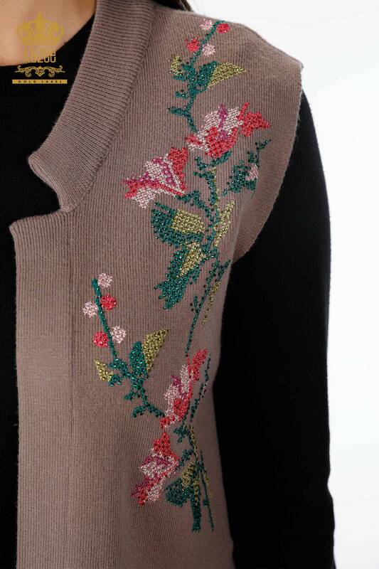 Hurtownia damska dzianinowa kamizelka z kolorową haftowaną kieszenią w kwiaty, długa - 16844 | KAZEE