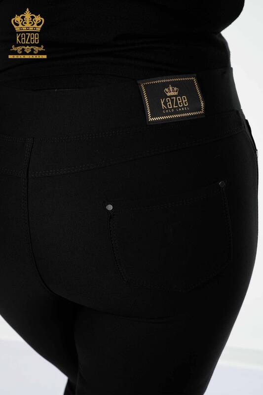 Hurtownia spodni damskich legginsów w paski z haftowanym kamieniem w kolorze czarnym - 3558 | KAZEE