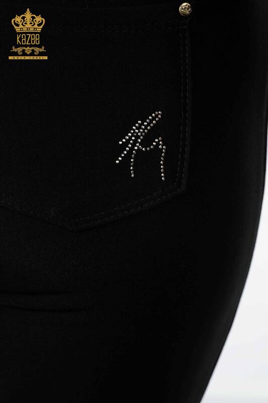 Hurtownia spodni damskich legginsów w paski z haftowanym kamieniem w kolorze czarnym - 3597 | KAZEE