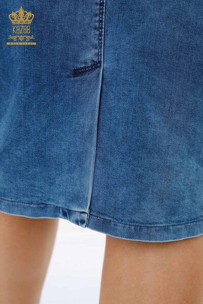 Hurtownia damskiej spódnicy dżinsowej z wzorem w paski i haftem z kamieniami po bokach - 4184 | KAZEE - Thumbnail
