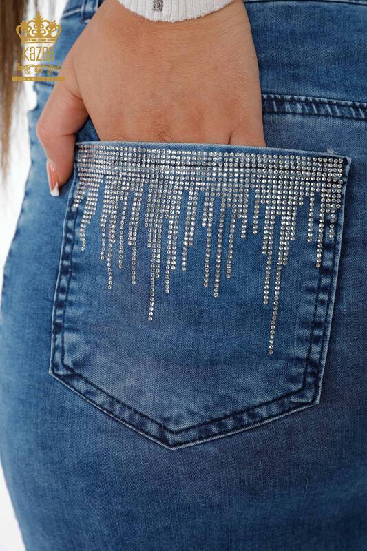 Hurtownia damska spódnicy jeansowej z kieszeniami z haftem w kształcie kryształków - 4179 | KAZEE
