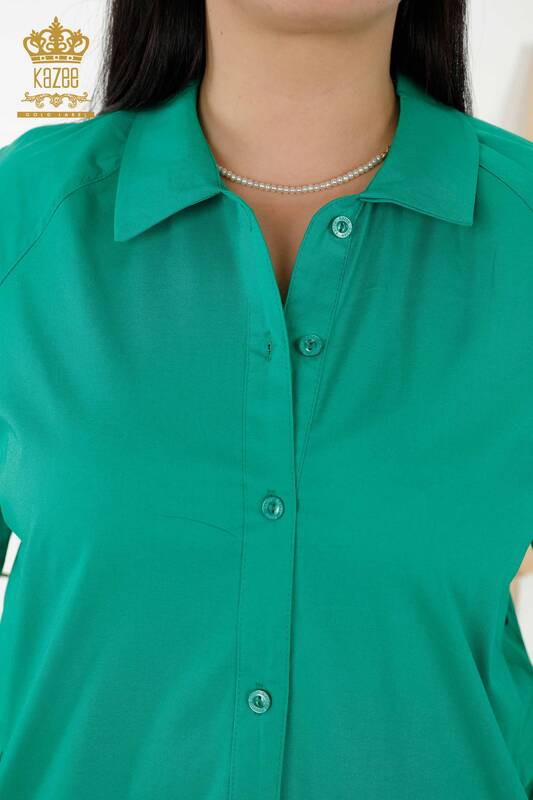 Hurtownia damskiej sukienki koszulowej w kolorze zielonym z łańcuszkowym wzorem - 20379 | KAZEE