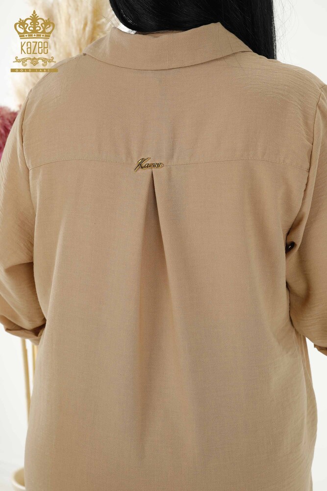 Hurtownia sukienek damskich z guzikami szczegółowymi w kolorze beżowym - 20385 | KAZEE - 7