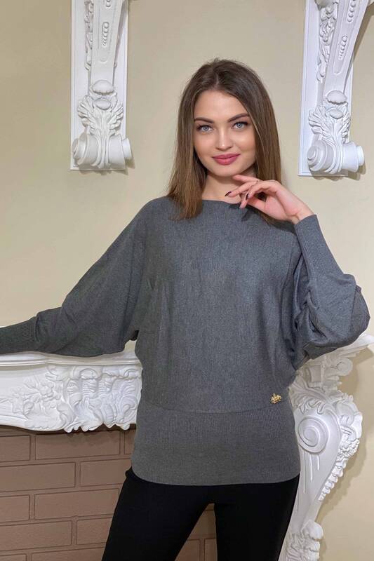 Hurtownia swetra damskiego z rękawami nietoperzowymi Basic z logo - 15705 | KAZEE
