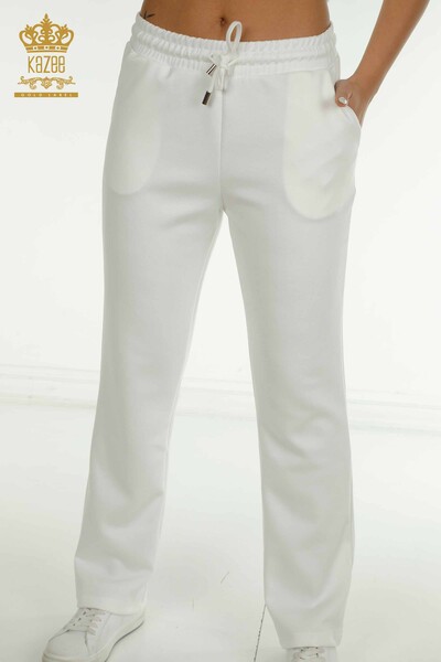 Hurtownia potrójnego kompletu dresów damskich z guzikami szczegółowe ecru - 17633 | KAZEE - 11