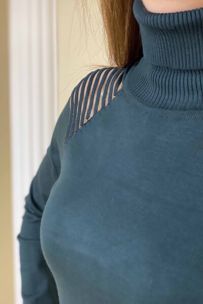 Hurtownia swetrów damskich z golfem na ramionach - 15189 | KAZEE - Thumbnail