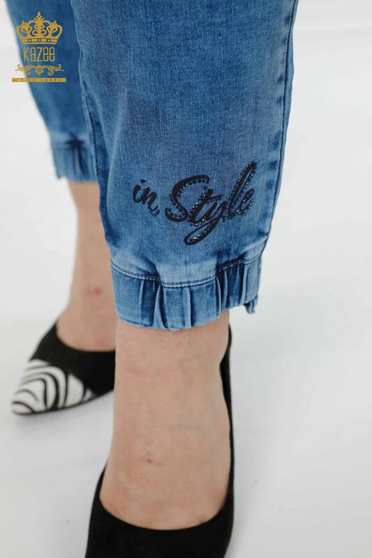 Hurtownia spodni jeansowych damskich niebieska z wzorem ananasa - 3692 | KAZEE