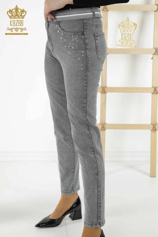 Hurtownia spodni jeansowych damskich szarych z haftem kamiennym - 3688 | KAZEE