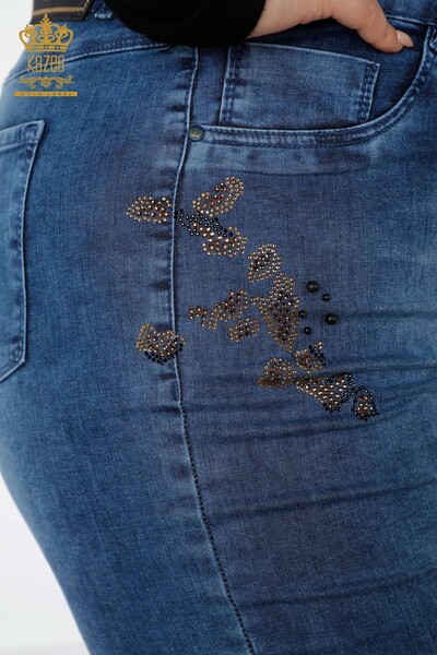 Hurtownia spodni jeansowych damskich niebieska z haftem w kamienie - 3607 | KAZEE - Thumbnail