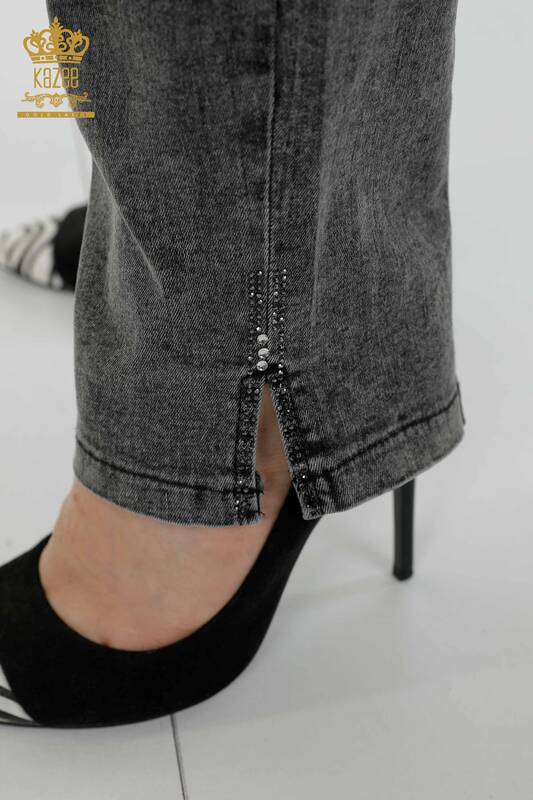 Hurtownia jeansów damskich z kieszeniami, haftowany kamieniem, antracyt - 3697 | KAZEE