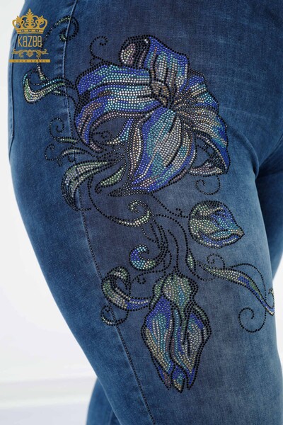 Hurtownia spodni jeansowych damskich niebieska z kwiatowym wzorem - 3569 | KAZEE - Thumbnail