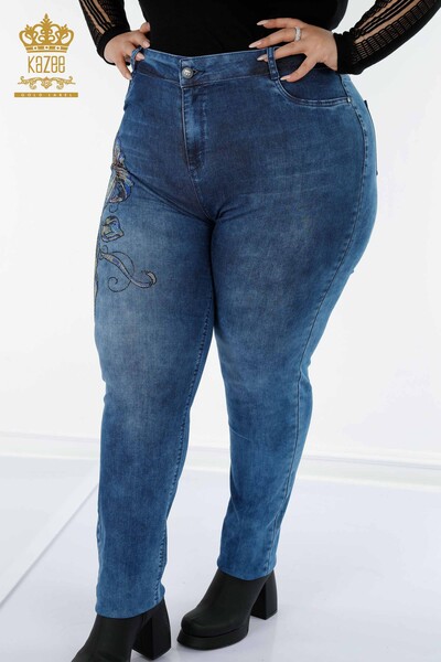 Hurtownia spodni jeansowych damskich niebieska z kwiatowym wzorem - 3569 | KAZEE - Thumbnail
