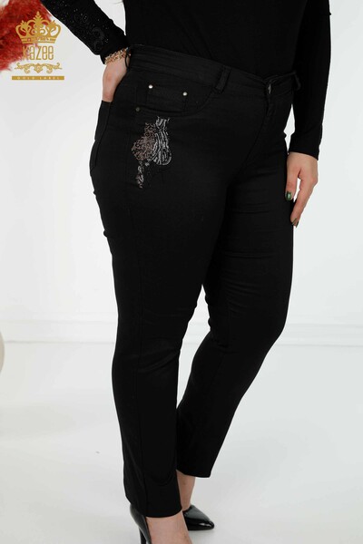 Hurtownia spodni jeansowych damskich w panterkę, haftowanych kamieniami, czarna - 3600 | KAZEE - Thumbnail