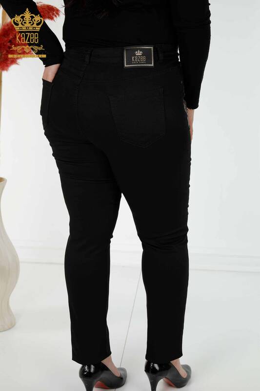 Hurtownia spodni jeansowych damskich w panterkę, haftowanych kamieniami, czarna - 3600 | KAZEE
