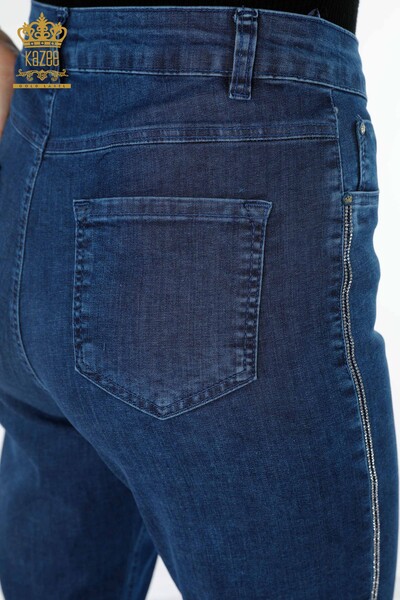 Hurtownia kieszeni dżinsów damskich ze szczegółowymi haftowanymi paskami - 3571 | KAZEE - Thumbnail