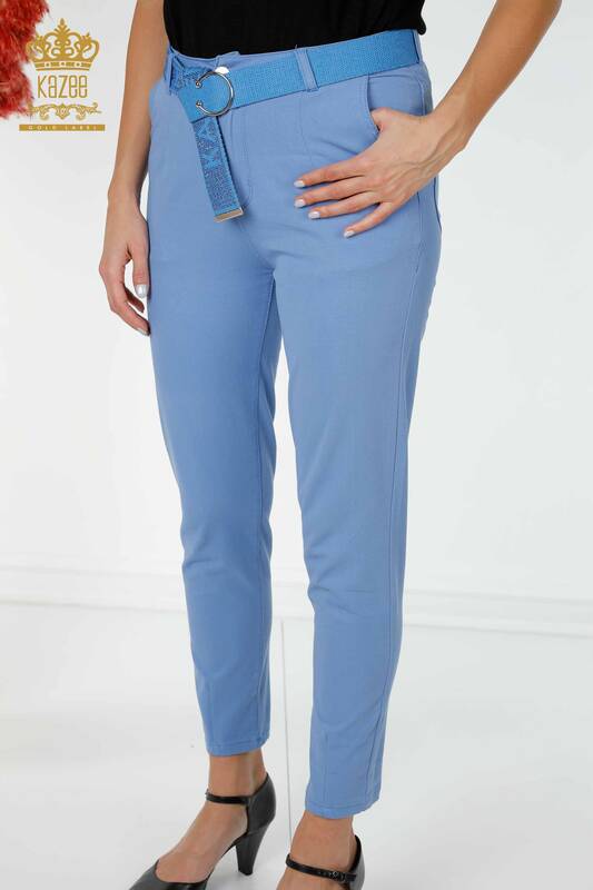 Hurtownia jeansów damskich z kieszonką na pasek niebieska - 3498 | KAZEE