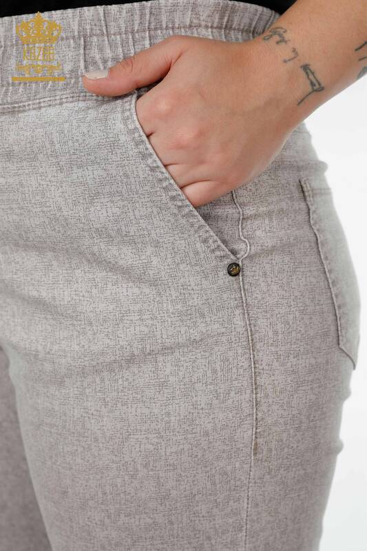 Hurtownia spodni damskich z elastycznym pasem i kieszeniami Beżowe - 3501 | KAZEE